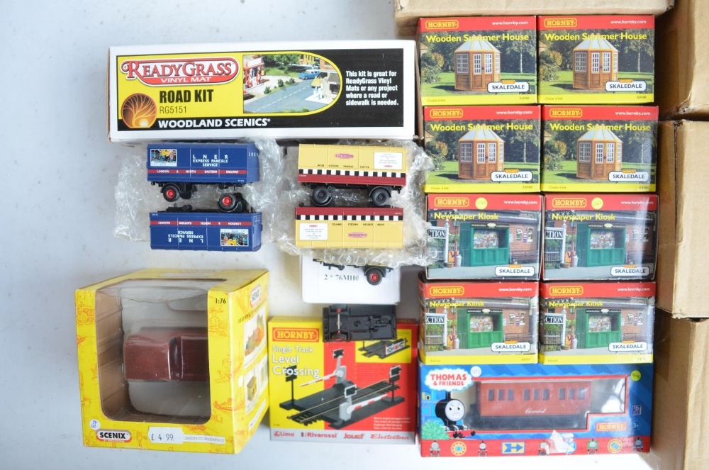 Large collection of mostly OO gauge railway scenic accessories from Hornby, Scenix, B-T, Gilbow - Image 3 of 9