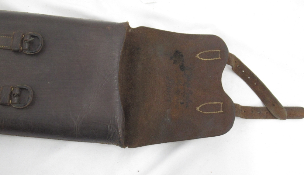 Unbranded leather gun slip with cleaning rod compartment, complete with cleaning rod. Scuffs and - Image 4 of 5