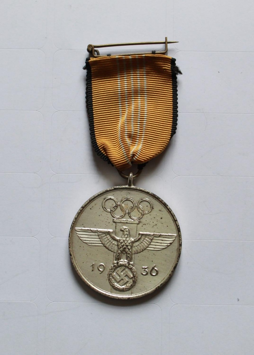 Olympic Medal for service during the 1936 Munich Games. In original presentation box. - Bild 2 aus 4