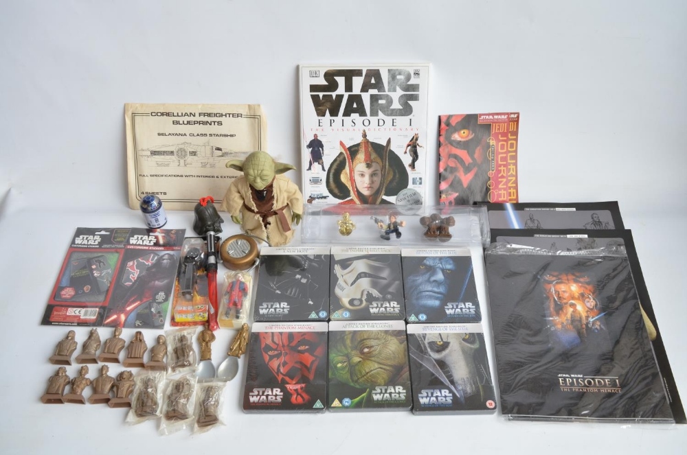 Collection of Star Wars related items and collectibles to include Kellogg's cereal giveaway model