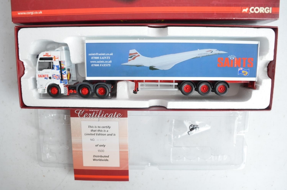 Collection of 1/50 scale diecast truck and trailer models to include Corgi CC14033 Volvo FH (face - Bild 4 aus 7