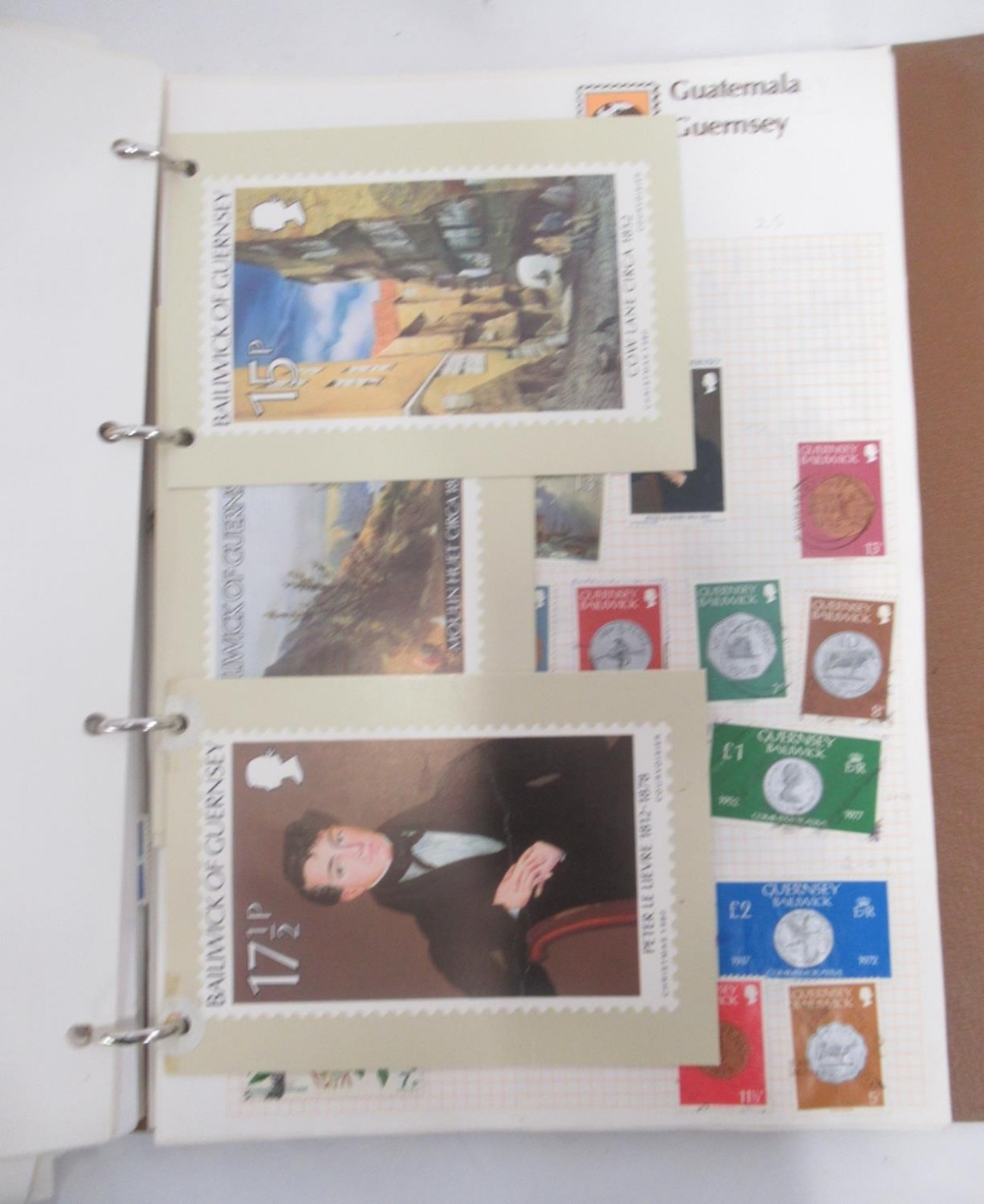 The Strand Stamp Album cont. 5 used penny reds, red and green folders cont. c20th British stamps, - Bild 10 aus 14