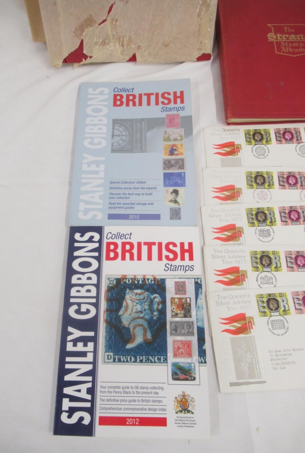 The Strand Stamp Album cont. 5 used penny reds, red and green folders cont. c20th British stamps, - Bild 4 aus 14