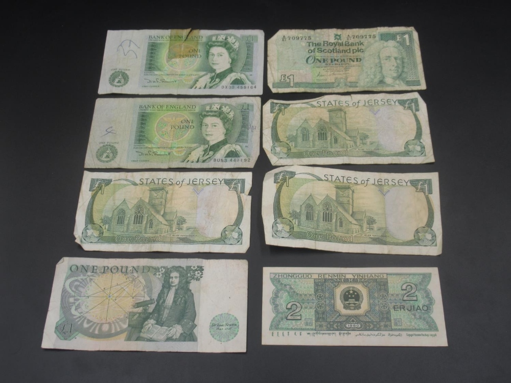 Assorted collection of British and Asian bank notes (approx. 70) - Bild 3 aus 8