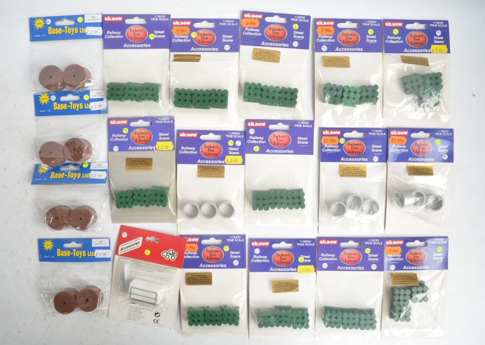 Large collection of mostly OO gauge railway scenic accessories from Hornby, Scenix, B-T, Gilbow - Image 7 of 9