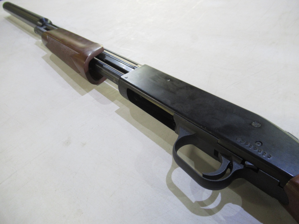 Mossberg pump-action 410 shotgun with fitted moderator. Serial number V0719512. Barrel and moderator - Bild 2 aus 3