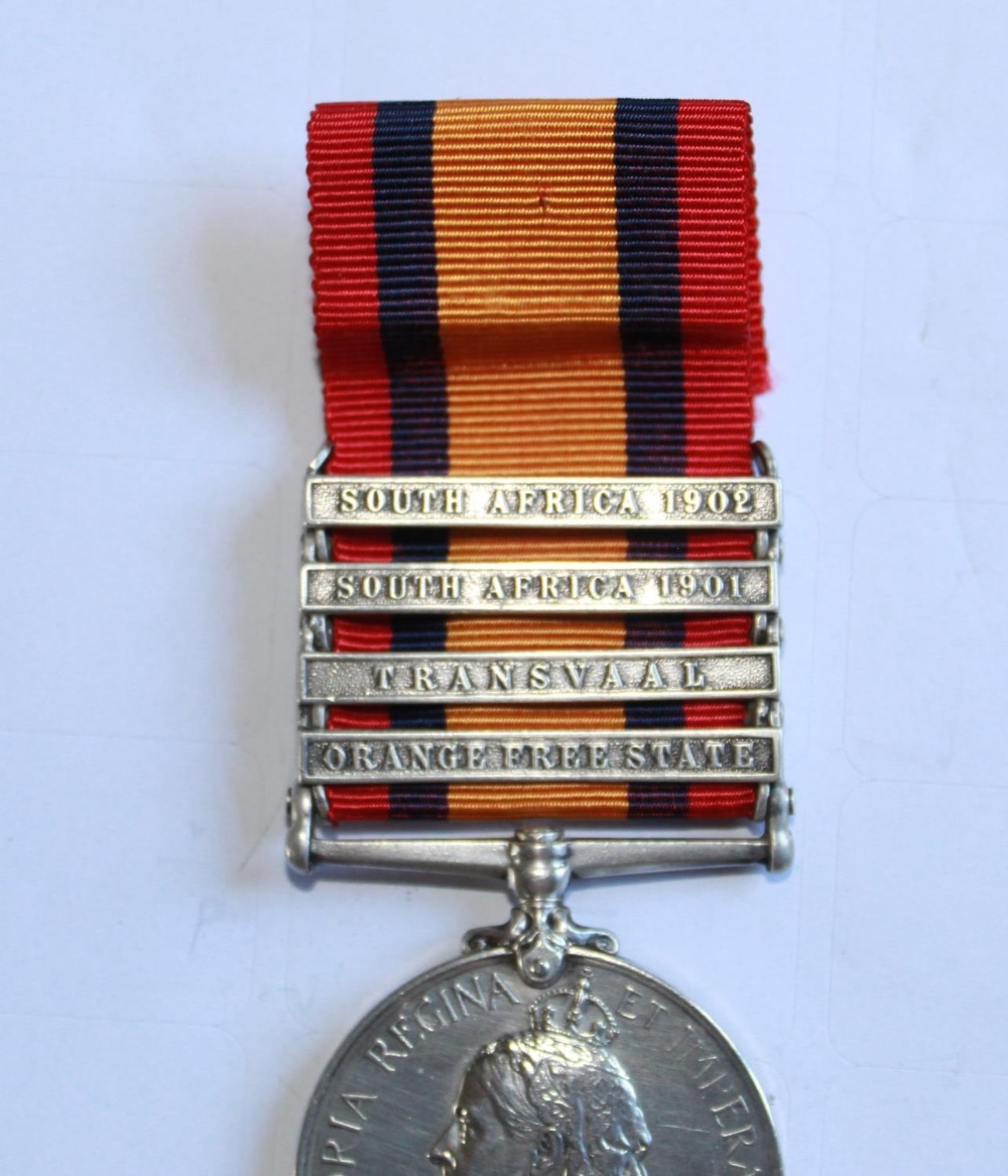 Queens South Africa Medal. To 5044 Pte C. Mundy Prince of Wales Own Hussars. With four clasps, South - Bild 3 aus 3