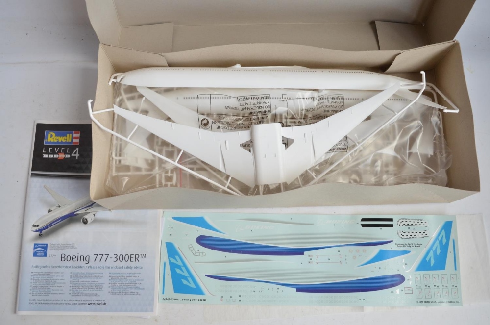 Collection of plastic and resin 1/144 scale model airliners to include an F-RSIN plastic Trident - Bild 6 aus 9