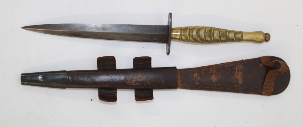 Fairbairn-Sykes commando knife with ribbed and beaded brass grip, complete with sheath, No. 7 and - Image 2 of 4