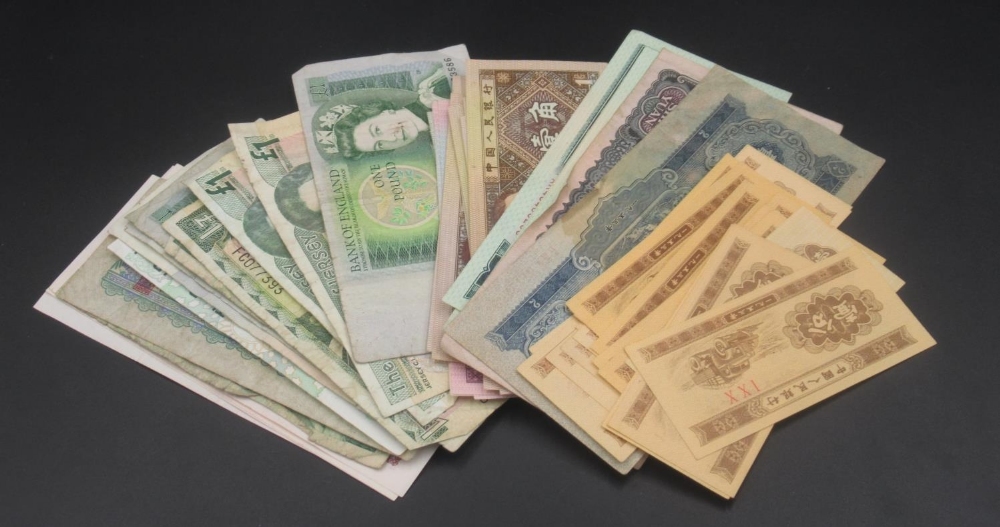 Assorted collection of British and Asian bank notes (approx. 70)