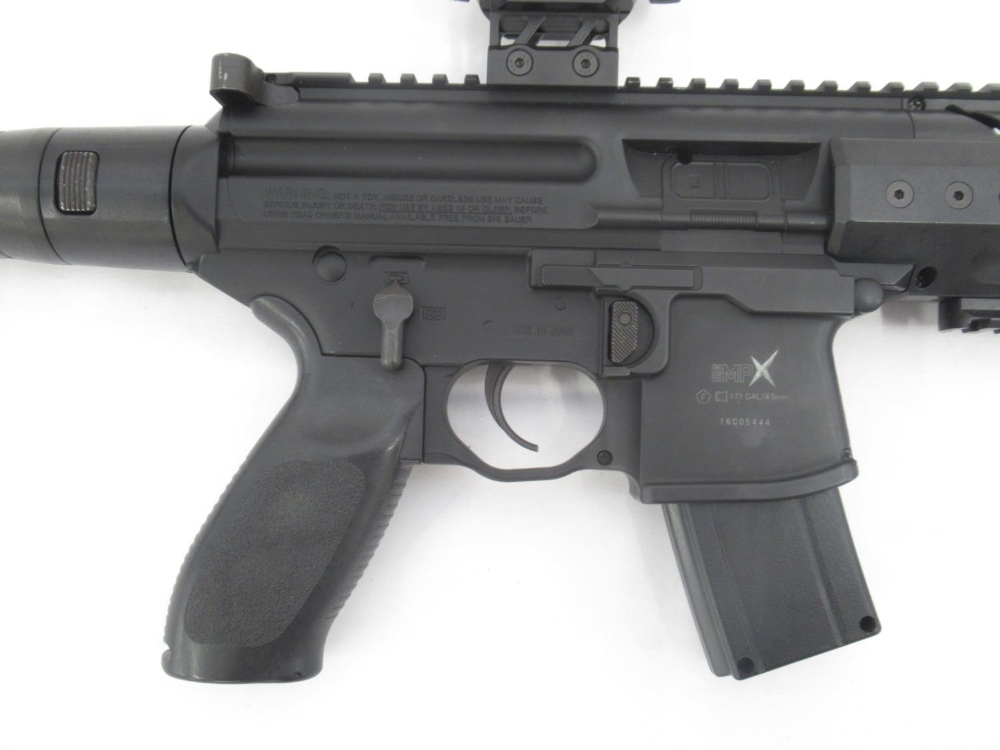 Sig Sauer MPX .177 CO2 powered air rifle, with fitted Feyachi laser dot sight, with RVG forward - Bild 3 aus 8