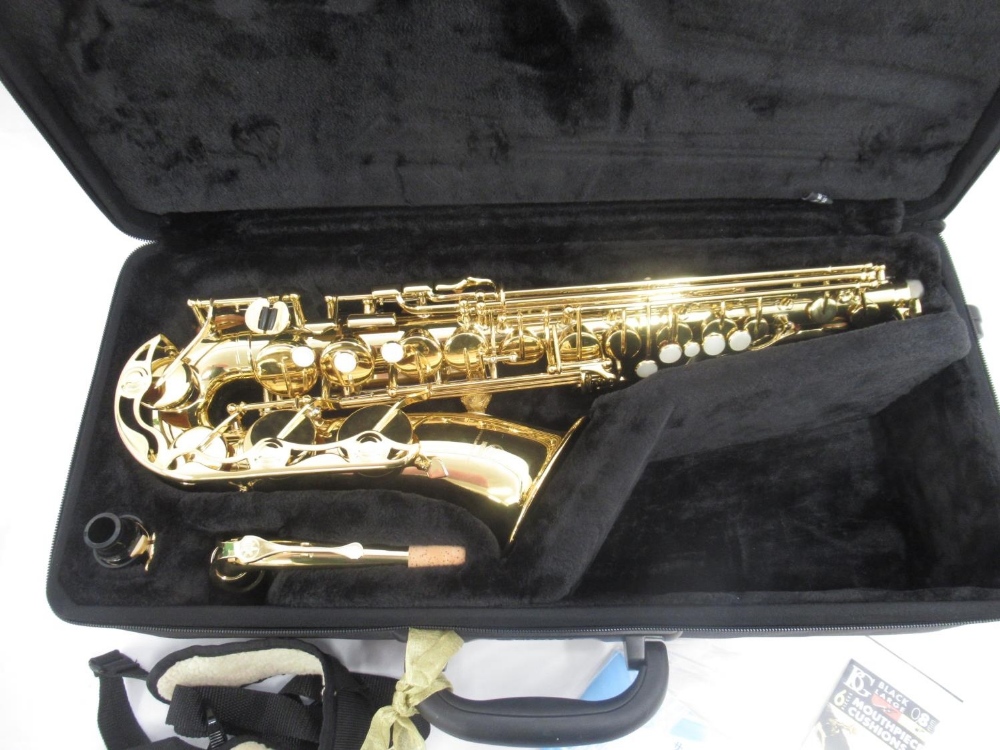 A Yamaha brass alto saxophone YAS-280 serial number L43232, Made in Indonesia, with accessories in - Image 2 of 6