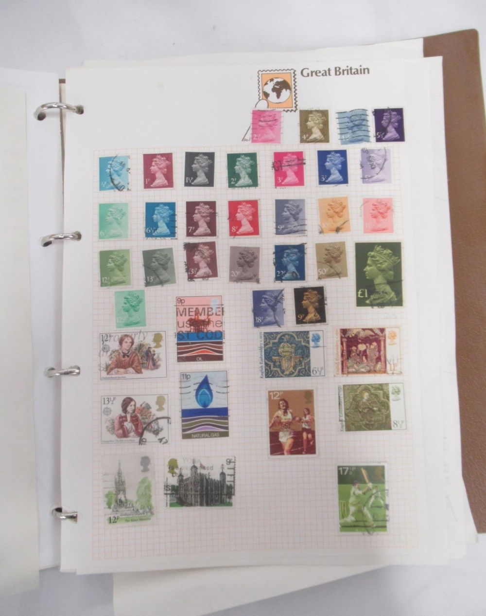 The Strand Stamp Album cont. 5 used penny reds, red and green folders cont. c20th British stamps, - Bild 9 aus 14