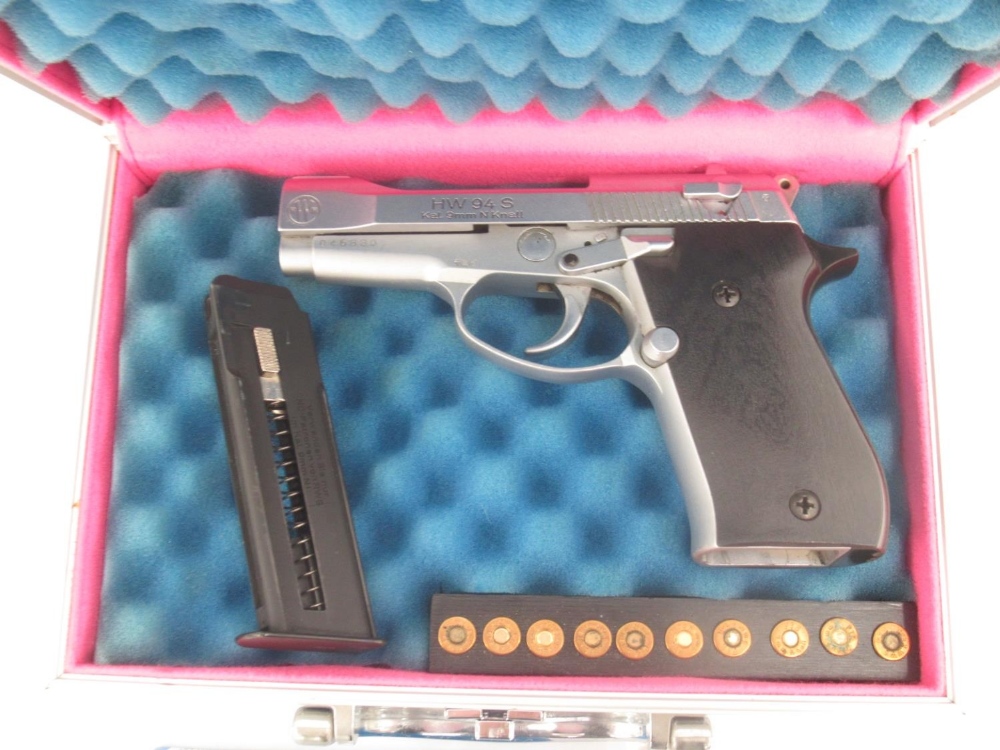 Weihrauch HW 94 S Kal.9mm blank firing pistol, with 7 rnd magazine, in metal case, with Umarex 50 - Image 2 of 10