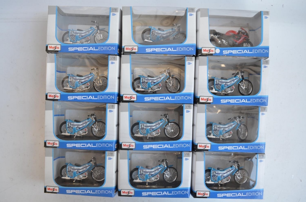 Twelve boxed 1/18 scale plastic special edition motorcycle models from Maisto to include 11x
