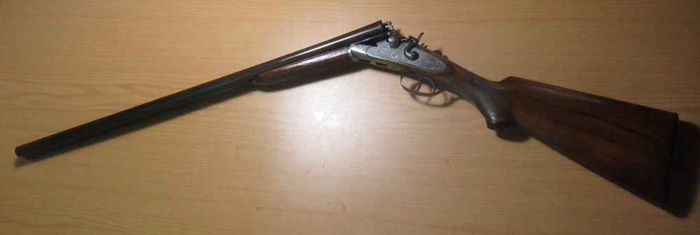 Breda 12 bore, side by side double trigger hammer gun, with 27 1/2 inch barrels, 40 1/4 inch - Image 3 of 3