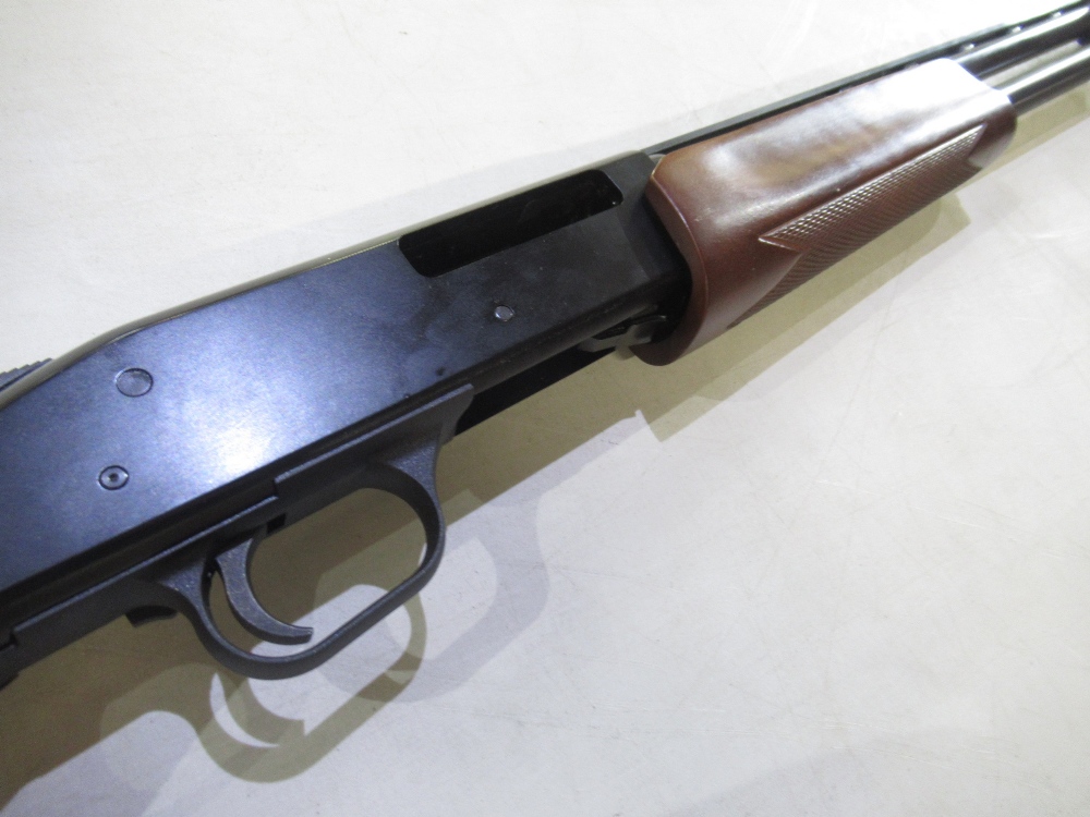 Mossberg pump-action 410 shotgun with fitted moderator. Serial number V0719512. Barrel and moderator - Bild 3 aus 3