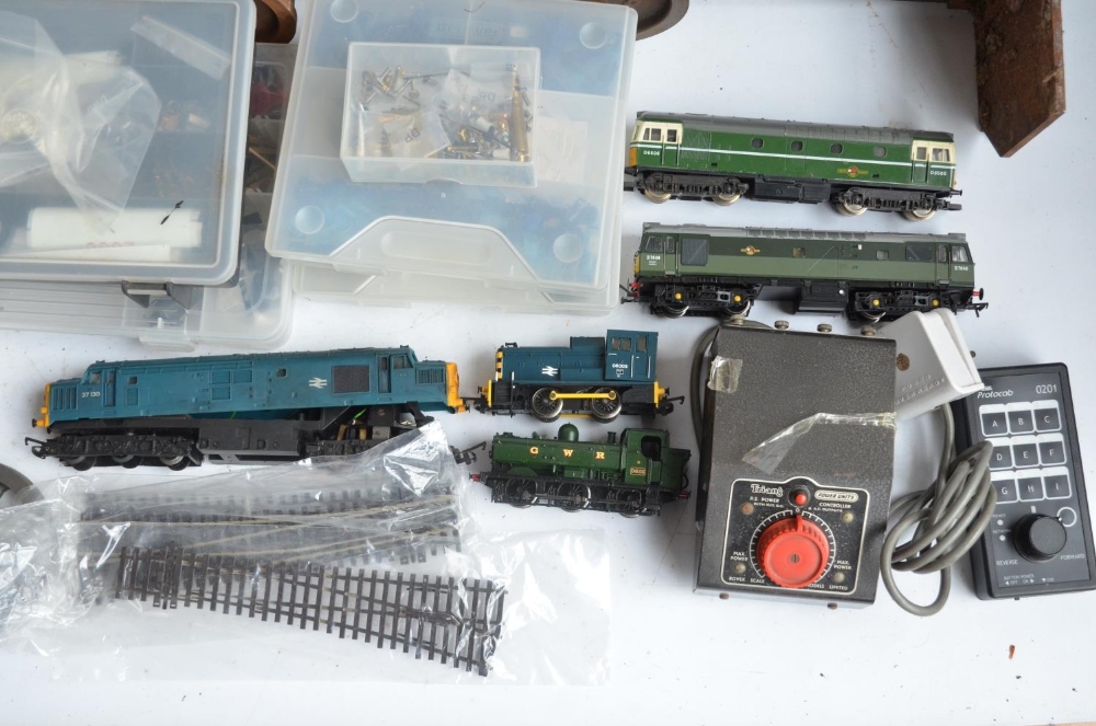 Partially built G gauge steam locomotive with a box of parts, radio control transmitters, books, - Image 2 of 9
