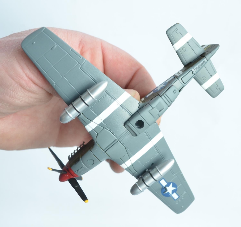 Four 1/72 scale WWII era diecast model aircraft models from The Corgi Aviation Archive range to - Image 3 of 10