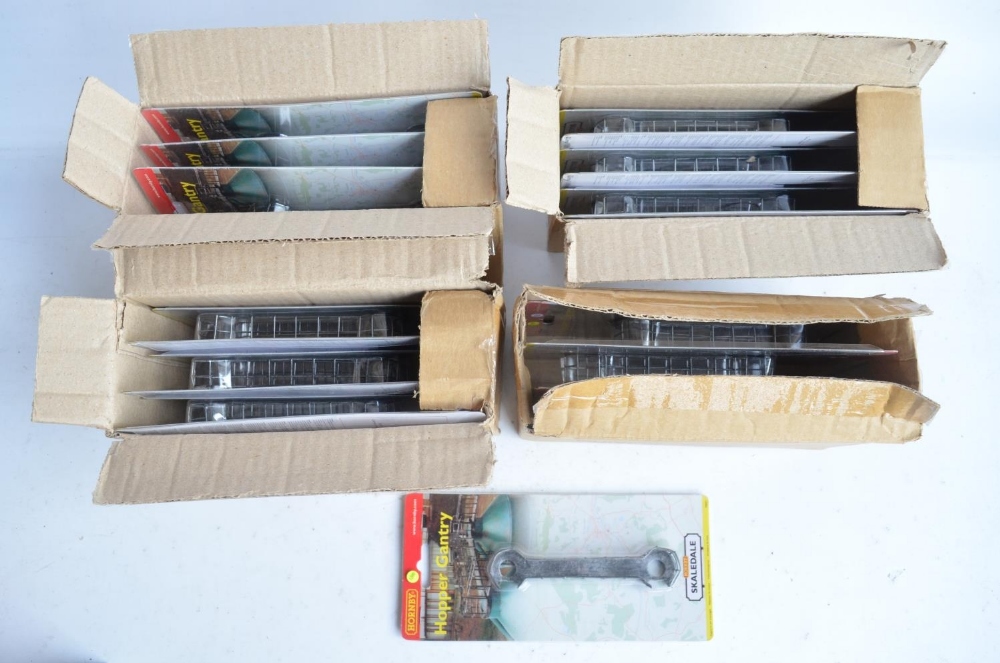 Large collection of mostly OO gauge railway scenic accessories from Hornby, Scenix, B-T, Gilbow - Image 5 of 9