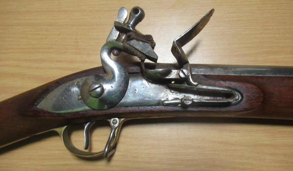10B India muzzle loading black powder flintlock shotgun carbine, with brass mounts, 25" - Image 2 of 2