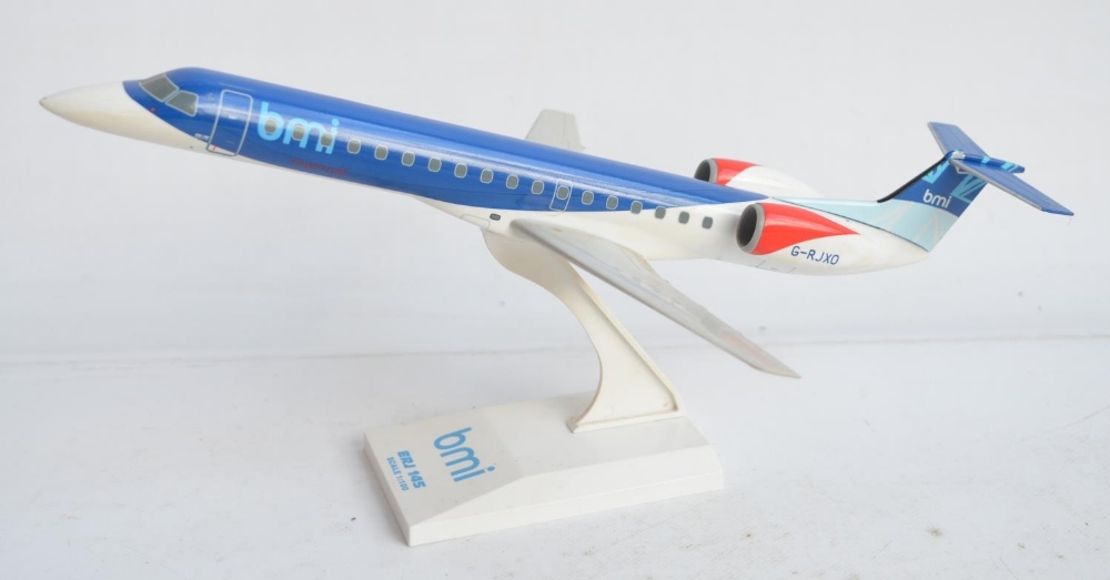 Collection of plastic and resin 1/144 scale model airliners to include an F-RSIN plastic Trident - Bild 9 aus 9