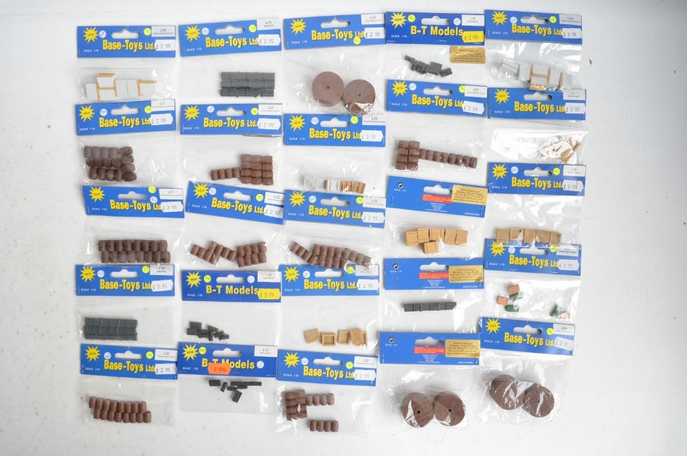Large collection of mostly OO gauge railway scenic accessories from Hornby, Scenix, B-T, Gilbow - Image 6 of 9