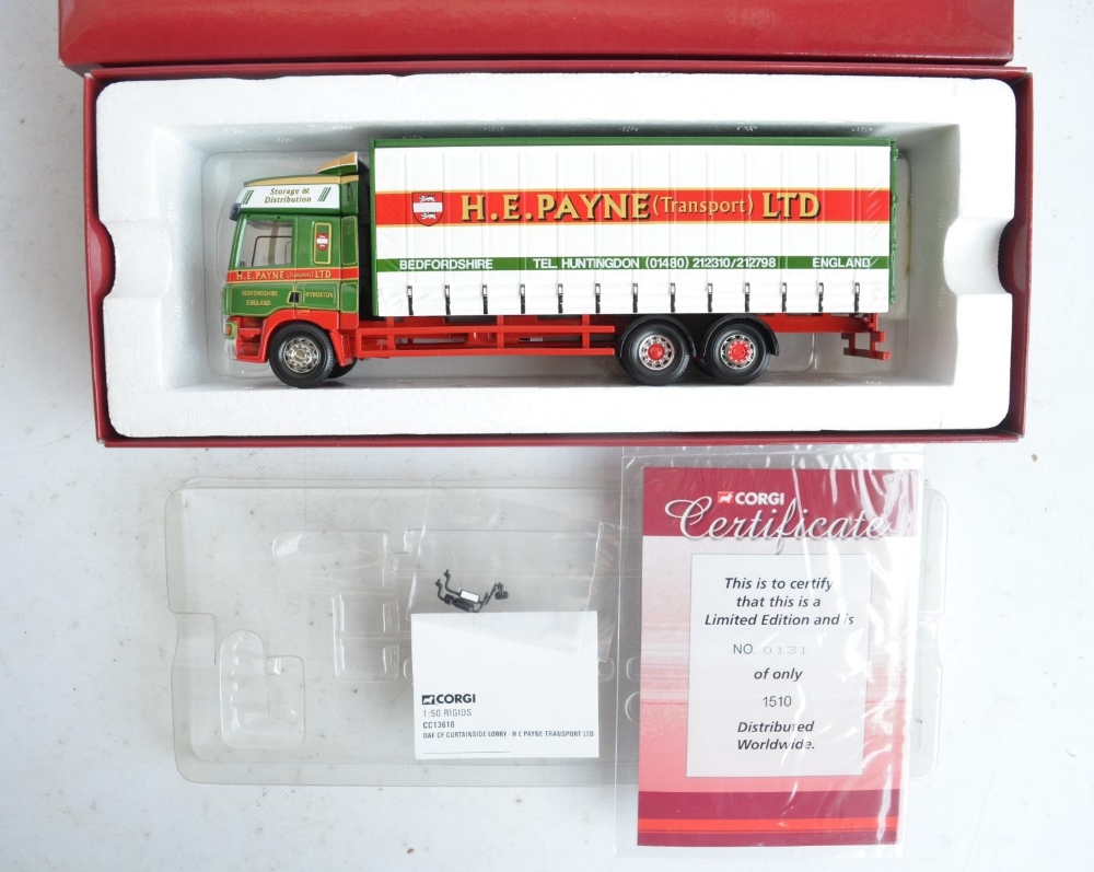 Collection of 1/50 scale diecast truck and trailer models from Corgi to include CC15801 Mercedes- - Bild 2 aus 9