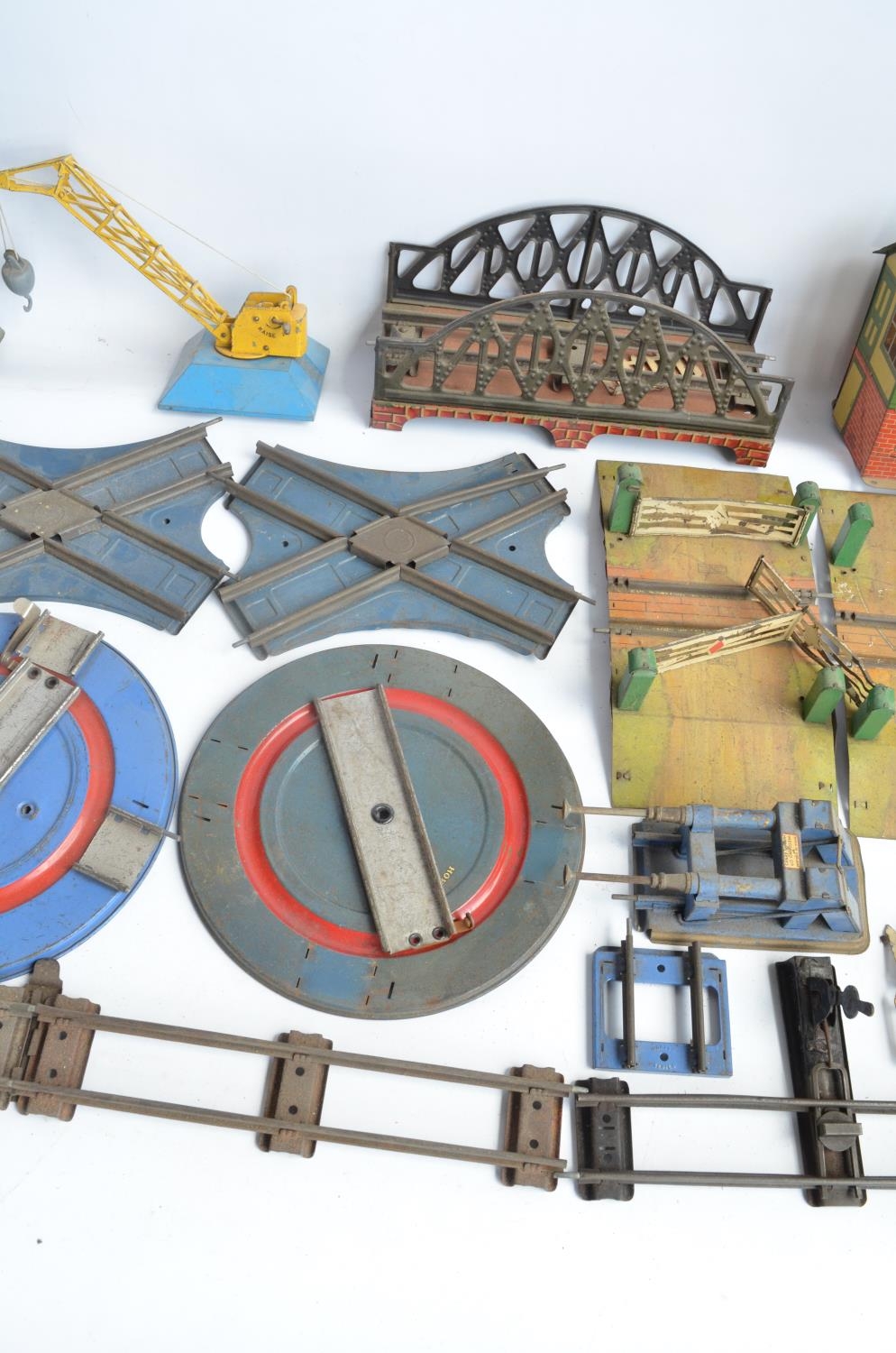 Large collection of vintage Hornby Meccano O gauge tin plate and metal layout accessories - Bild 9 aus 10