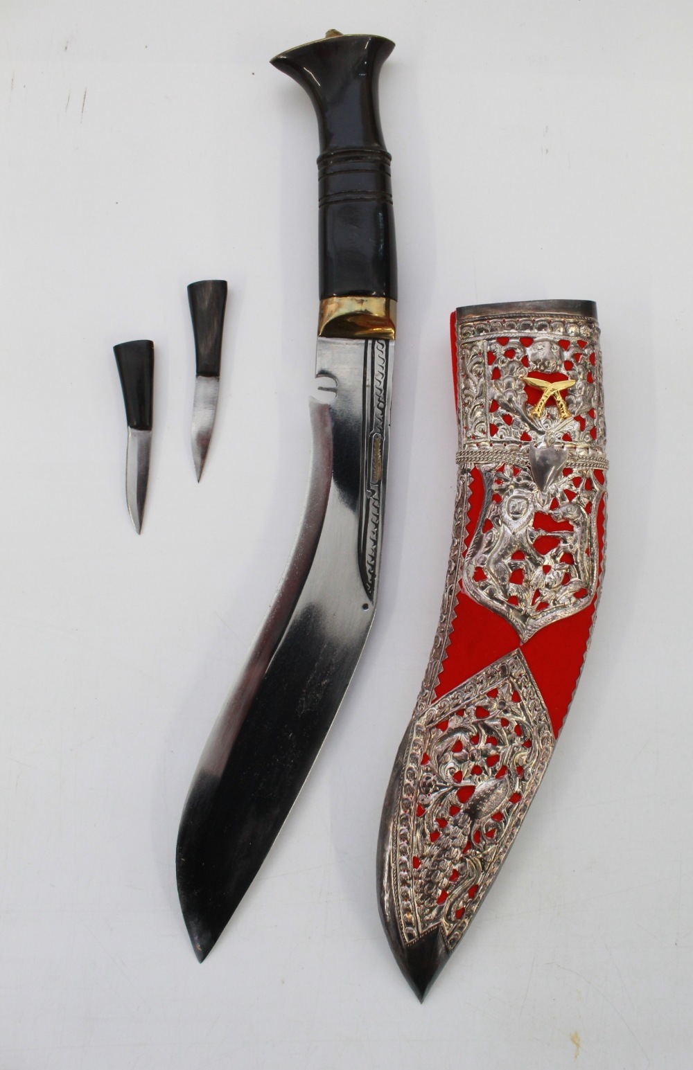 Presentation Kukri. This is a stunning example of a Kukri awarded to an officer for long service - Image 2 of 10