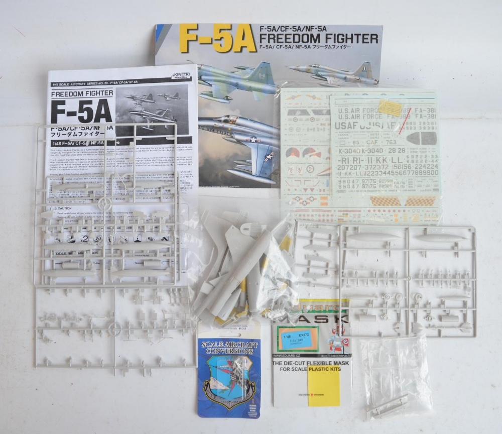 Collection of 1/48 scale plastic model kits and accessories (most kits unboxed but all complete) - Bild 4 aus 8