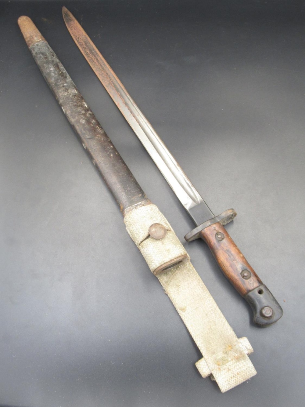 British 1907 pattern bayonet, manufactured by Vickers. Complete with original scabbard and canvas