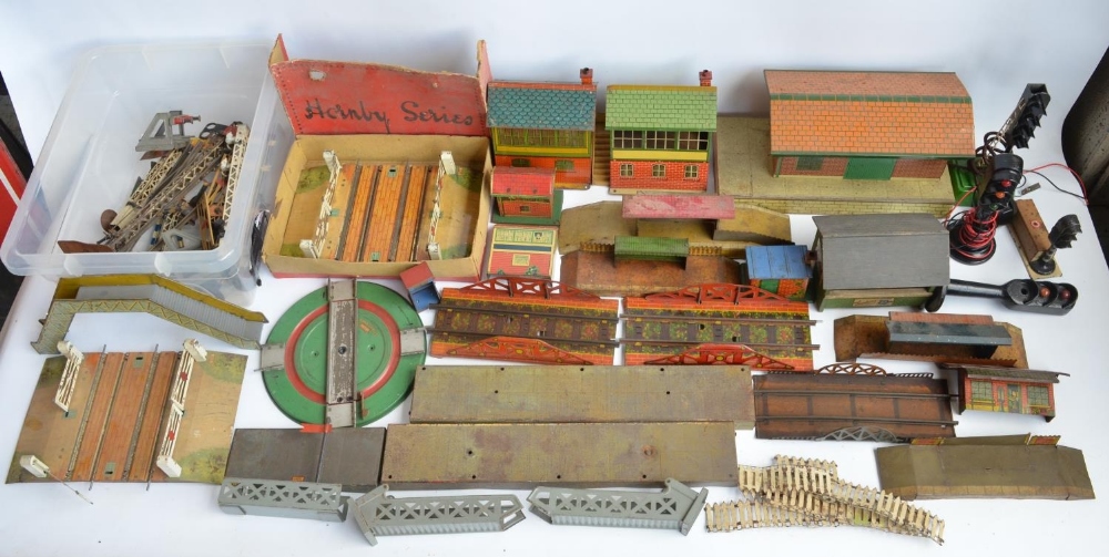 Large collection of vintage Hornby Meccano O gauge tin plate and metal layout accessories