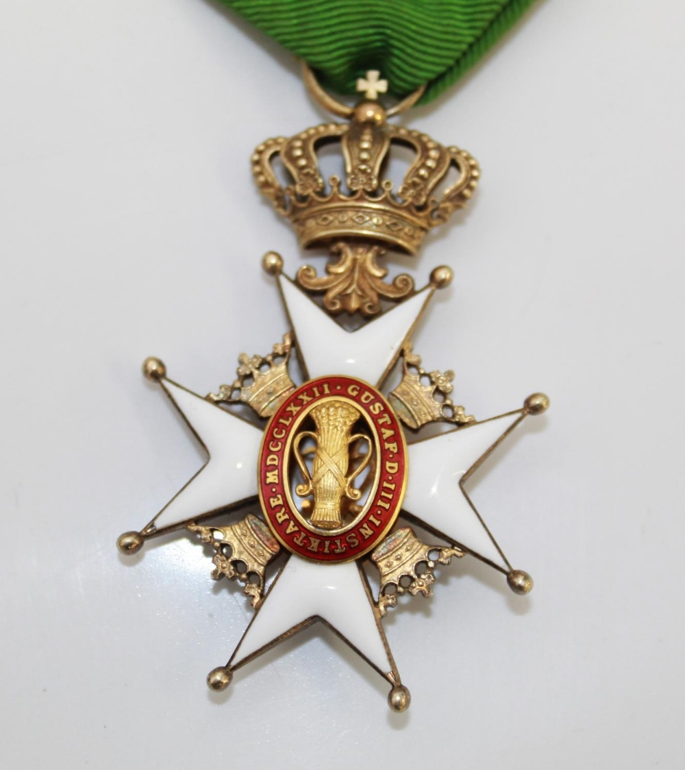 Swedish Royal Order of Vasa medal with accompanying miniature. Awarded to Swedish citizens for - Bild 2 aus 3