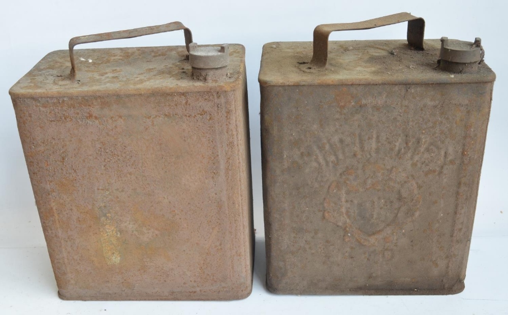 Three vintage oil cans to include blue painted Esso and a Shell-Mex example (all with caps), 2 - Image 3 of 7