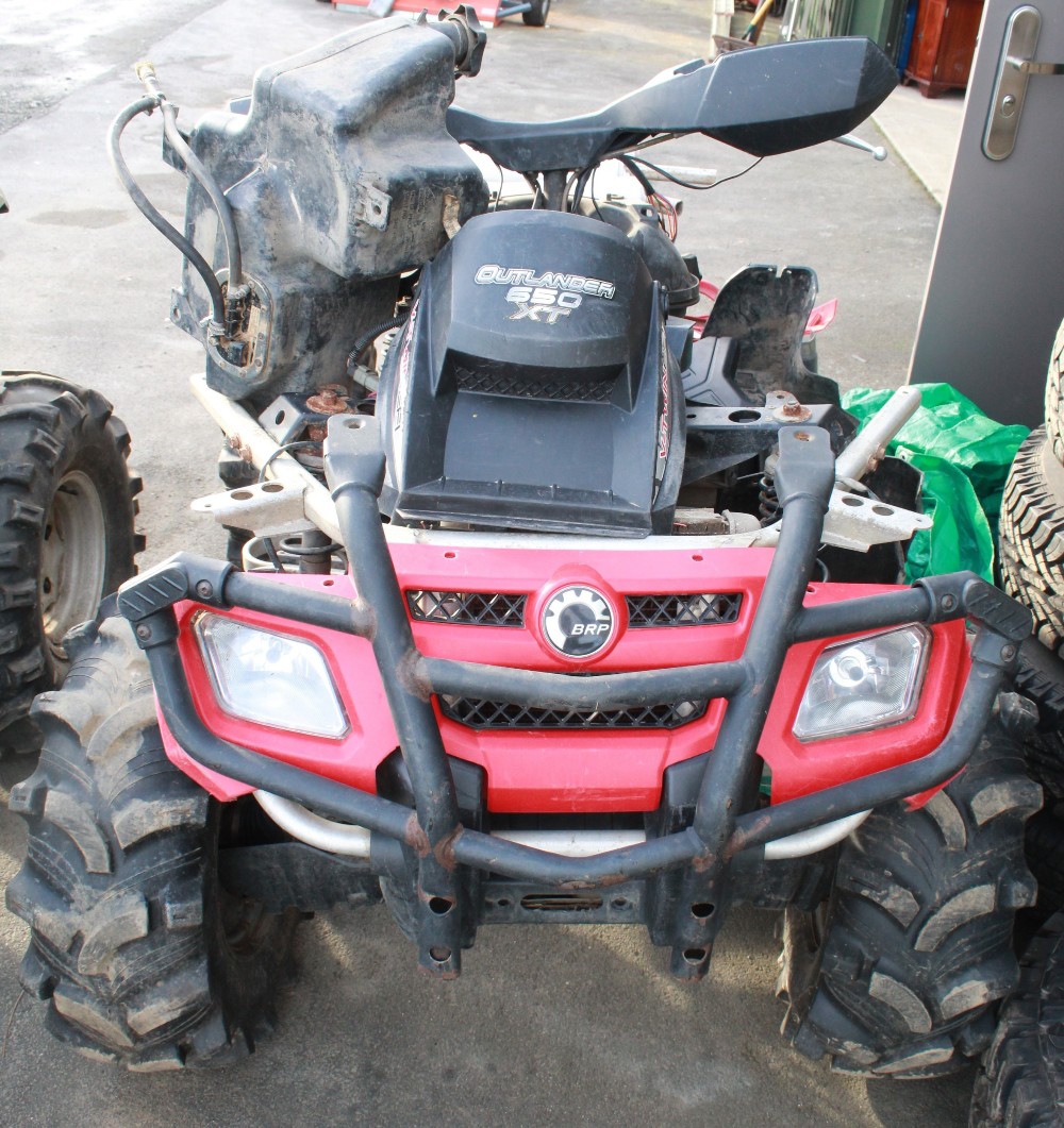 Large Can-Am BRP Outlander 650XT quad bike with engine, missing body panel, for spares and repairs