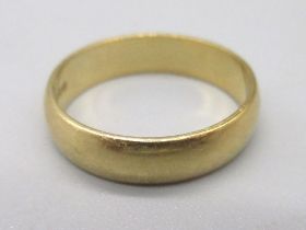 18ct yellow gold wedding band, stamped 750, size p, 4.24g