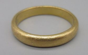 22ct yellow gold wedding band, stamped 22, size W, 8.58g