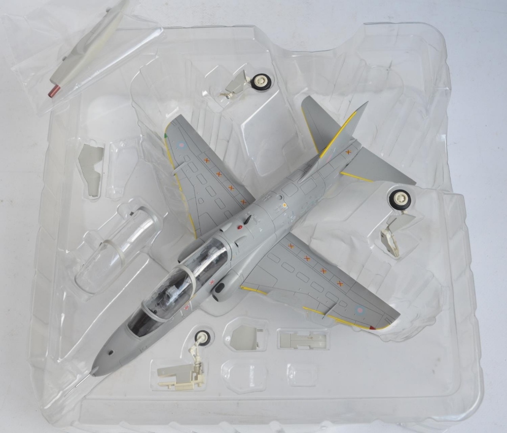 Sixteen diecast 1/72 and 1/48 scale military aircraft from Corgi, 72 Aviation, Sky Max, Squadron - Image 5 of 7