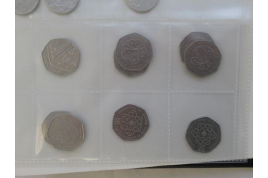 Mixed collection of British/International coins and banknotes to inc. 82 commemorative 50ps, 15 £1s, - Image 25 of 33