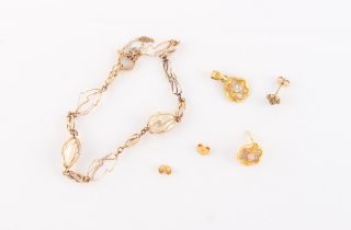 Property of a deceased estate - an unmarked 9ct gold (tested) chain bracelet set with baroque pearls