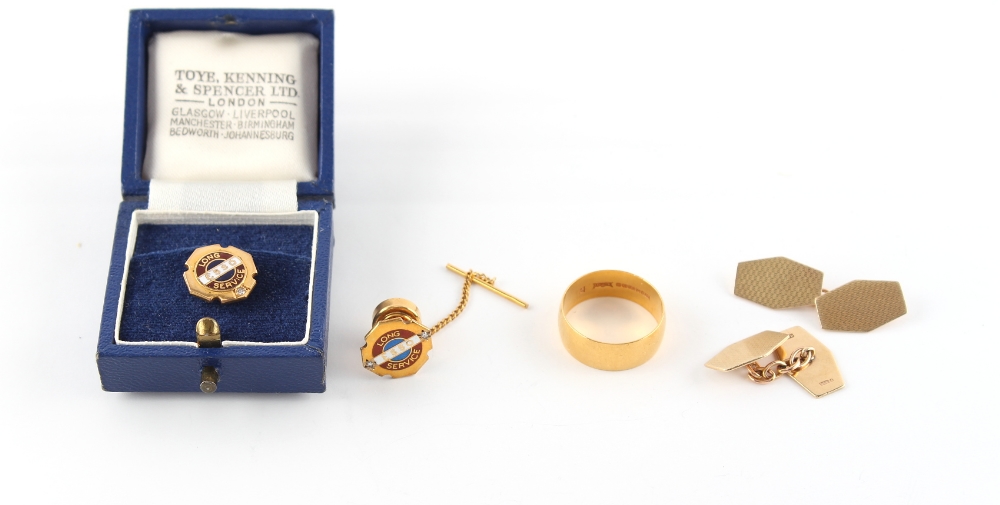 Property of a deceased estate - a 22ct yellow gold wedding ring, approximately 5.7 grams, size Q;