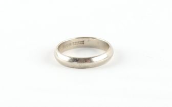 Property of a deceased estate - an 14ct white gold wedding ring, approximately 5.6 grams, size V.