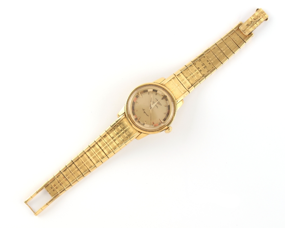 Property of a gentleman - a gentleman's Longines Conquest automatic 18ct yellow gold cased - Image 2 of 3