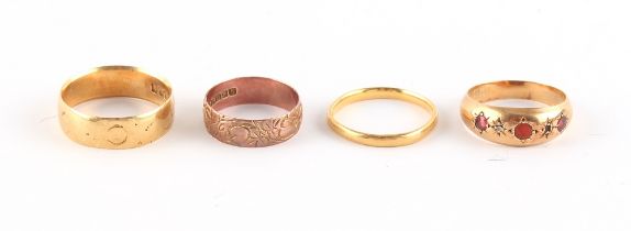 Property of a lady - an Edwardian 18ct yellow gold wedding band, London 1902, size S,