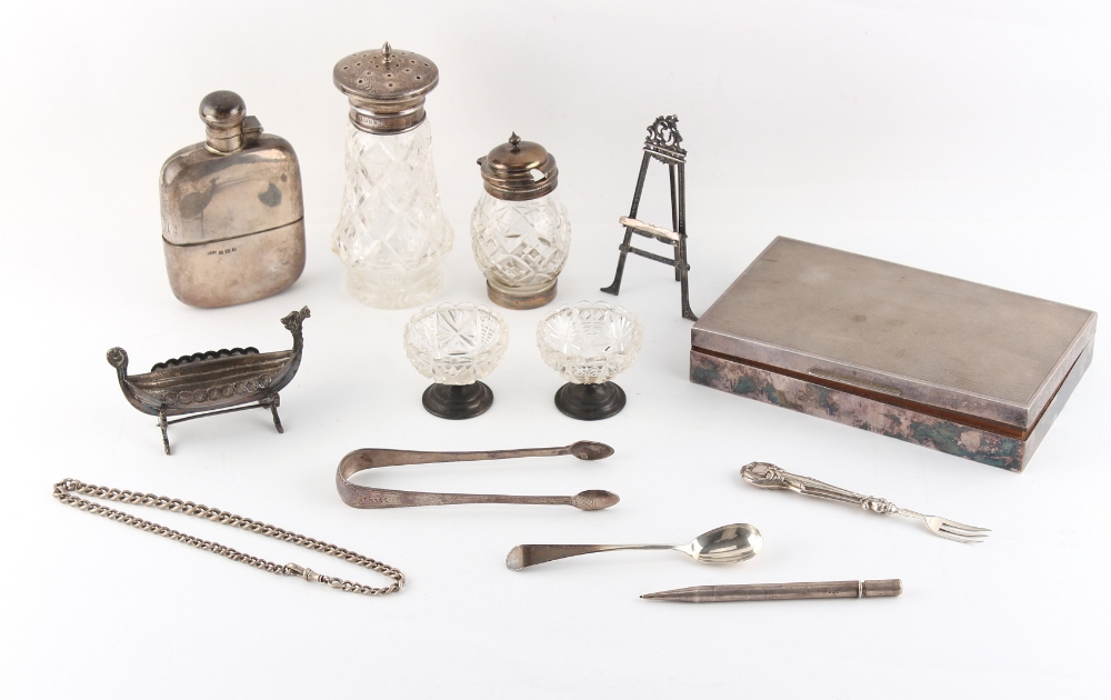 Property of a deceased estate - a quantity of assorted small silver & silver mounted items including