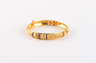Property of a deceased estate - an unmarked yellow gold (tests 18ct) & enamel hinged bangle,