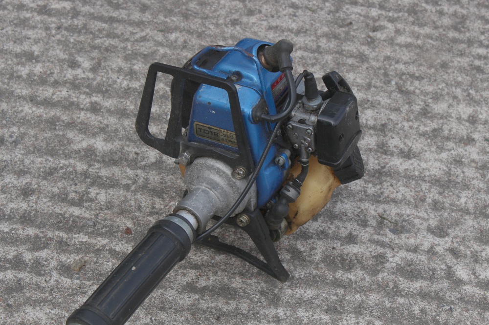 Property of a deceased estate - an Allen Power Equipment SDS 20 brushcutter or strimmer with - Bild 2 aus 3