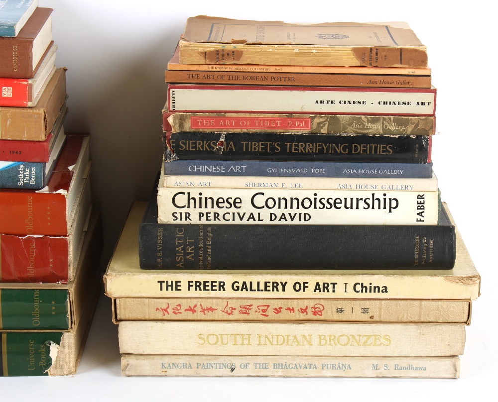 A collection of Chinese art & antiques related reference books including three volumes of 'Chinese - Image 4 of 5