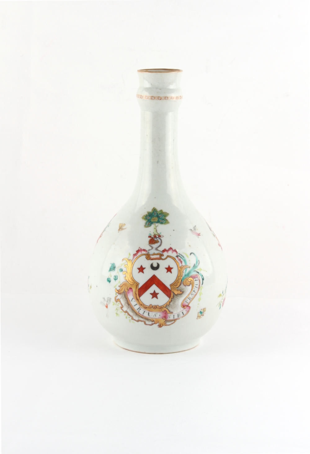 An 18th century Chinese armorial guglet or garlic neck bottle vase, Qianlong period (1736-1795), - Image 2 of 5